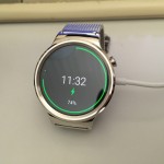 HUAWEI WATCH充電中